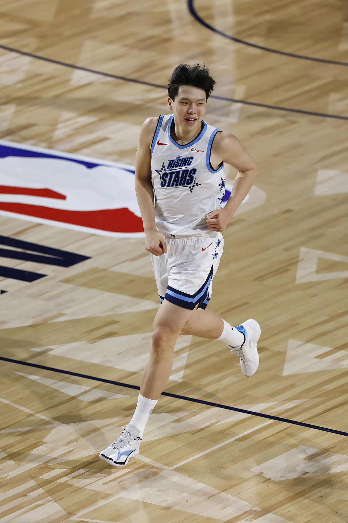 爱奇艺体育-拓媒：杨瀚森&amp;利拉德在全明星赛的表现证明他们都是可用之人